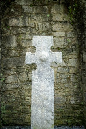 Foto de Kilfenora Medieval Cathedral (Saint Fachtnanrsquo), The Northern Cross, The Burren, County Clare, Irlanda, Reino Unido - Imagen libre de derechos