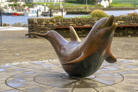 Téléchargez les photos : Statue de Fungie le dauphin Dingle Town sur la péninsule de Dingle, comté de Kerry, Irlande, Royaume-Uni - en image libre de droit