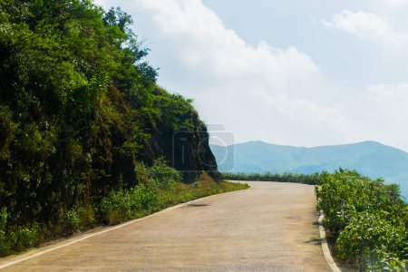 Téléchargez les photos : Route de montagne du pic Mullayanagiri, Inde - en image libre de droit