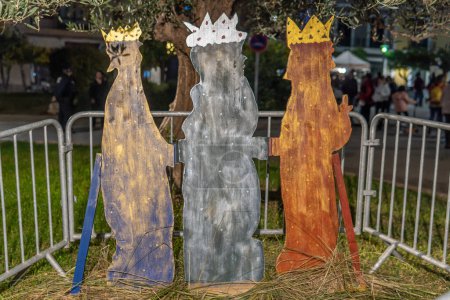 Téléchargez les photos : Décorations de Noël urbaines. Simulation des trois sages de l'Est. Felanitx, île de Majorque, Espagne - en image libre de droit