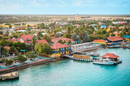 Téléchargez les photos : Kralendijk, cruise port of Bonaire Island. - en image libre de droit
