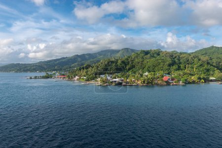 Téléchargez les photos : Paysage de l'île de Raiatea, Polynésie française. - en image libre de droit