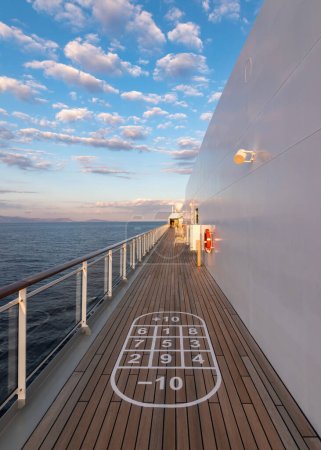 Foto de Shuffleboard en la cubierta del crucero. - Imagen libre de derechos
