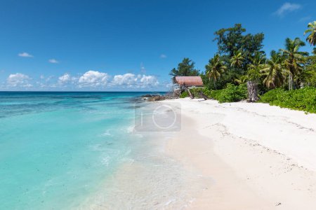 Téléchargez les photos : Superbe plage sur l'île Remire, Îles extérieures, Seychelles. - en image libre de droit
