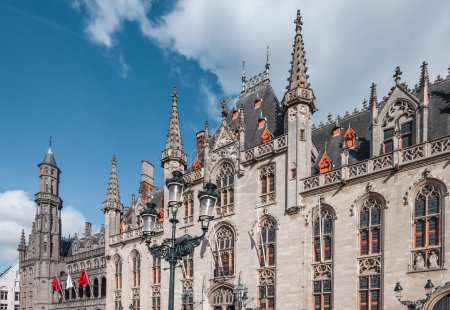 Téléchargez les photos : Cour provinciale au centre-ville de Bruges, Belgique. - en image libre de droit