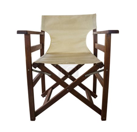 Moderna silla de madera plegable con asiento de tela y respaldo. Sillón de tela blanca y respaldo sobre fondo blanco. 