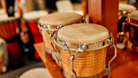 Foto de Buying drums in a musical instrument store. Many different drums on store shelves for sale. Hobbies and recreation. - Imagen libre de derechos