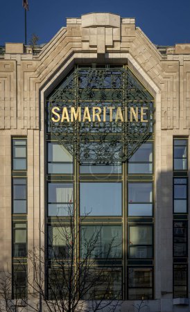 Téléchargez les photos : Paris, France - 12 06 2023 : Grand magasin La Samaritaine. Vue extérieure de la façade depuis le Pont Neuf - en image libre de droit