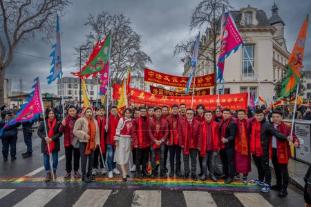 Téléchargez les photos : Aubervilliers, France - 02 14 2024 : Nouvel An chinois. Vue du maire d'Aubervilliers avec des responsables asiatiques - en image libre de droit