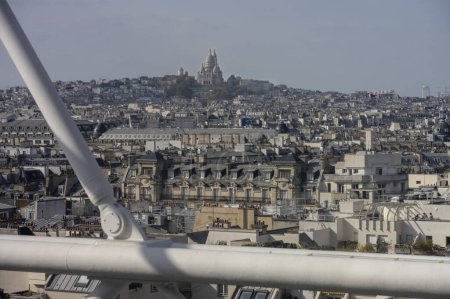 Paris, Frankreich - 05 09 2024: Das Centre Pompidou: Blick über Paris vom Dach des Centre Pompidou