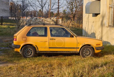 Téléchargez les photos : Old vintage Volkswagen Golf yellow. - en image libre de droit