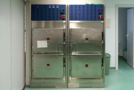 Cámaras refrigeradas en la sala de autopsias