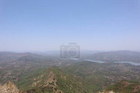 Colinas que rodean el Fuerte Sinhagad Explorando los alrededores del Fuerte Sinhagad en Pune