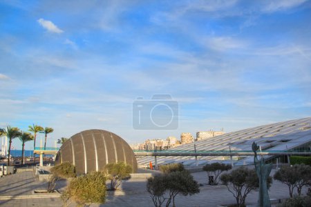Foto de Beautiful view of the Library of Alexandria in Alexandria, Egypt - Imagen libre de derechos