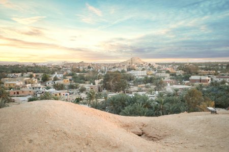 Foto de Beautiful view of the Gebel al-Mawta and the city in Siwa Oasis, Egypt - Imagen libre de derechos