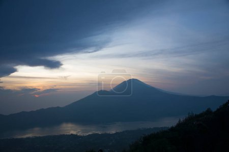 Belle vue sur le lever du soleil au Mont Bromo à Bali, Indonésie