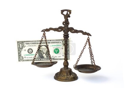 Téléchargez les photos : Barèmes de droit avec un dollar argent comptant - en image libre de droit