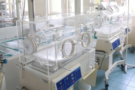 Foto de Habitación para bebés en el moderno hospital - Imagen libre de derechos