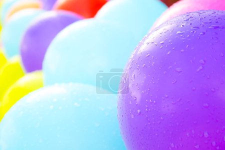 Téléchargez les photos : Fond de ballons colorés pour les vacances - en image libre de droit