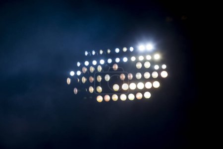 Foto de Torre de luz encendida en un estadio durante la noche
. - Imagen libre de derechos