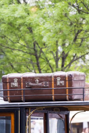Foto de Vieja maleta de cuero vintage - Imagen libre de derechos