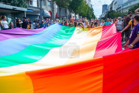 Téléchargez les photos : BELGRADE, SERBIE - 18 SEPTEMBRE 2016 : Des personnes LGBT participent à la Gay Pride Parade, à Belgrade, Serbie, le 18 septembre 2016 - en image libre de droit