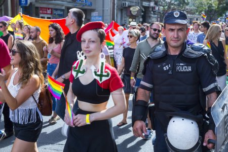 Téléchargez les photos : BELGRADE, SERBIE - 18 SEPTEMBRE 2016 : Des personnes LGBT participent à la Gay Pride Parade, à Belgrade, Serbie, le 18 septembre 2016 - en image libre de droit