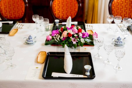 Téléchargez les photos : Un décor de table pour un dîner oriental - en image libre de droit