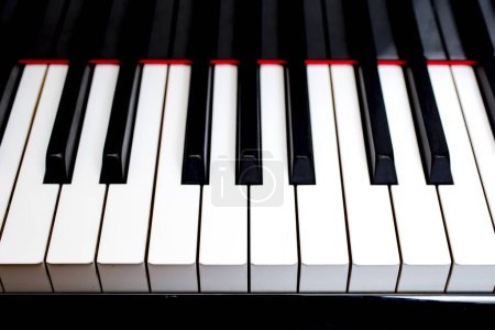 Foto de Fondo de teclado de piano con enfoque selectivo - filtro vintage - Imagen libre de derechos