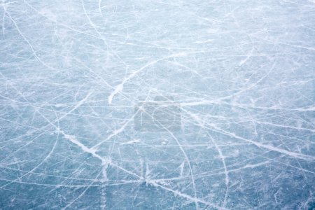 Téléchargez les photos : Patinoire gelée bleue texturée fond d'hiver - en image libre de droit