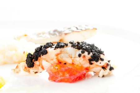Téléchargez les photos : Crevettes au caviar noir - en image libre de droit