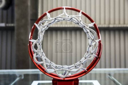 Téléchargez les photos : Basketball cerceau par le bas - en image libre de droit