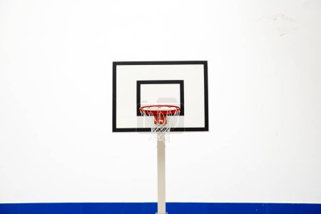 Téléchargez les photos : Basketball cerceau dans le hall - en image libre de droit