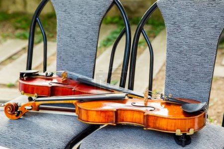 Foto de Hermosos violines clásicos de cerca - Imagen libre de derechos