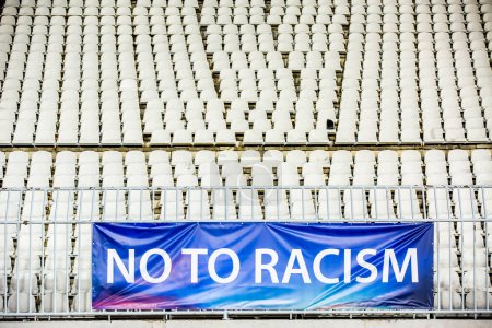 Téléchargez les photos : Belgrade, Serbie Juillet. 11 novembre 2017. La devise : non au racisme - respect, sont souverains dans toute la ligue de l'UEFA ainsi que dans le match au Stade de Belgrade. - en image libre de droit