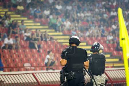 Foto de Policía en el estadio de fútbol borroso - Imagen libre de derechos