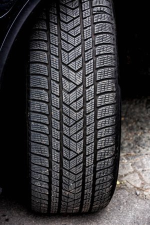 Foto de Neumático de coche vista de cerca - Imagen libre de derechos