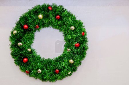 Foto de Decoración tradicional de Navidad verde - Imagen libre de derechos