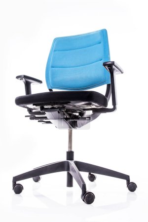 Téléchargez les photos : Chaise moderne de bureau noire et bleue - en image libre de droit