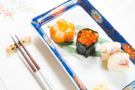 Foto de Comida tradicional japonesa - sushi - Imagen libre de derechos