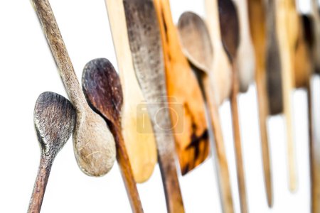Foto de Diferentes utensilios de cocina de madera sobre fondo blanco - Imagen libre de derechos