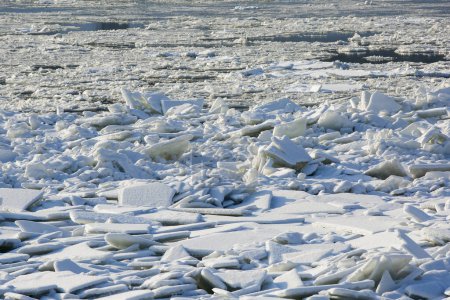 Foto de Congelado río y hielo, fondo de invierno - Imagen libre de derechos