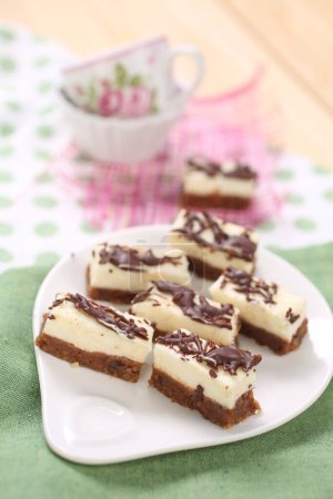 Téléchargez les photos : Gâteaux aux biscuits, chocolat et crème - en image libre de droit