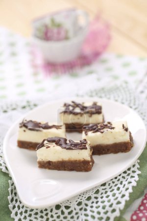 Téléchargez les photos : Gâteaux aux biscuits, chocolat et crème - en image libre de droit