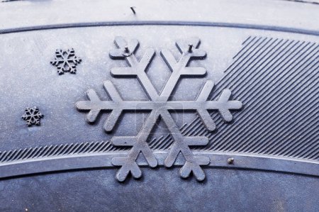 Foto de Primer plano de la señal del neumático de invierno - Imagen libre de derechos