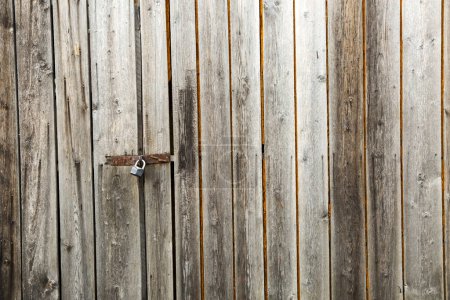 Foto de Vieja cerradura en puerta de madera - Imagen libre de derechos