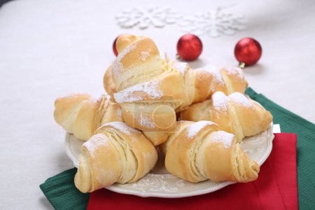 Foto de Croissants con azúcar y crema de vainilla - Imagen libre de derechos