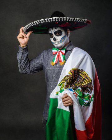 Retrato de catrina con sombrero charro y bandera mexicana. El día de los muertos.