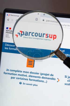 Téléchargez les photos : Detail of the French government website "parcoursup.fr", intended to collect and manage the assignment wishes of future university and higher education students - en image libre de droit