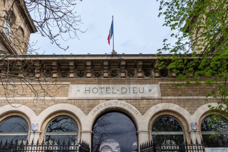 Photo for Paris, France - March 23, 2023: Exterior view of the Hotel-Dieu de Paris, a hospital belonging to the Assistance Publique - Hpitaux de Paris (AP-HP) located on the edge of the Notre-Dame parvis - Royalty Free Image